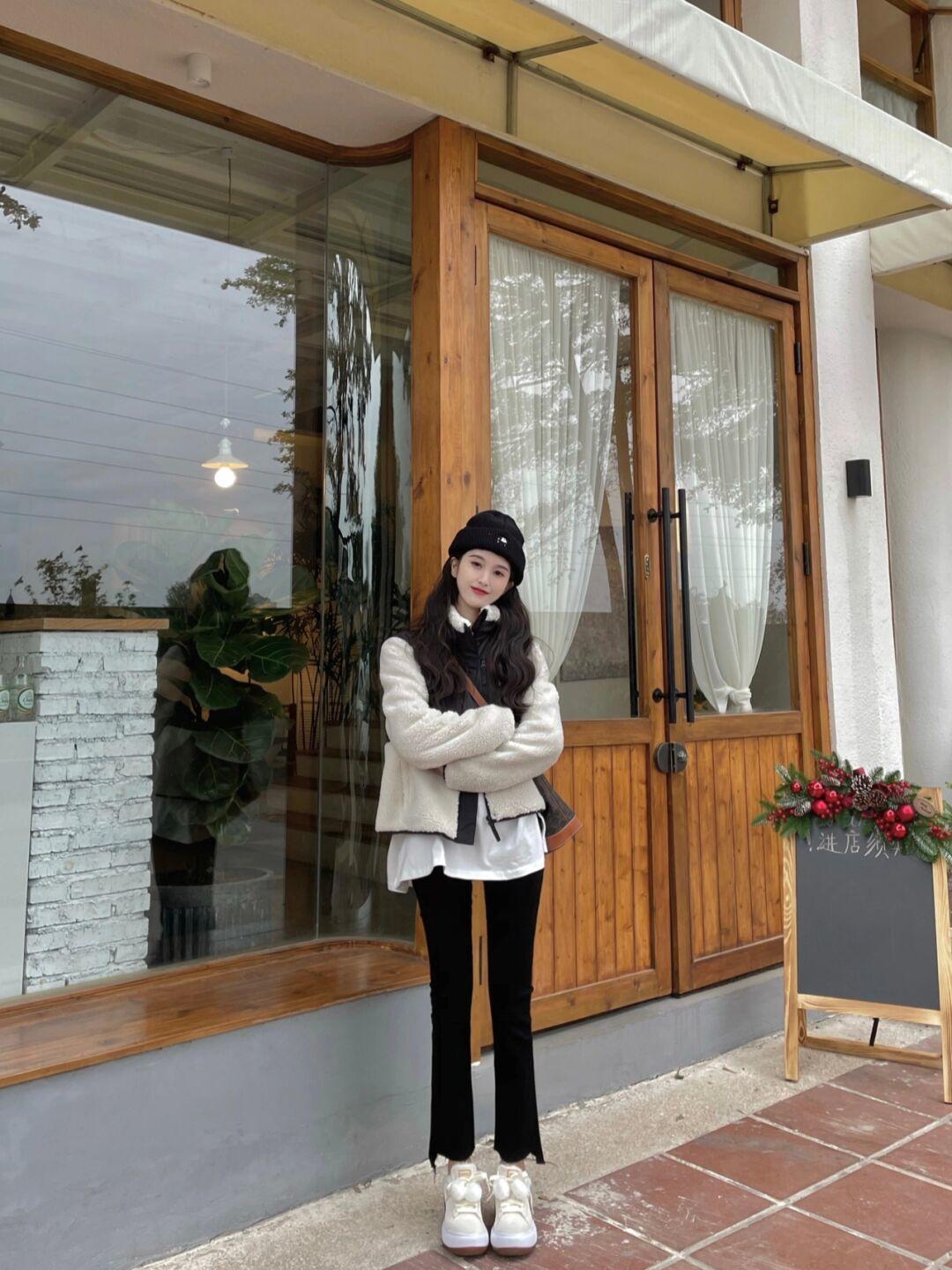 短款 今年火了一种单品叫“羊羔绒外套”,软糯温柔又百搭,咋穿都洋气