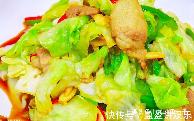 原来炒包菜也有窍门，多加这一步，包菜脆嫩又入味，比吃肉还过瘾