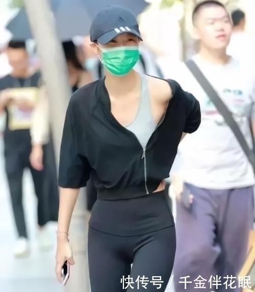 美女|开春还是选择“打底裤”,简单优雅又好看,气质型美女的最佳选择