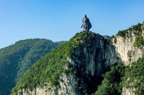 襄阳一军事山寨，风景凌驾泰山天街、华山北峰，因千米索道走红