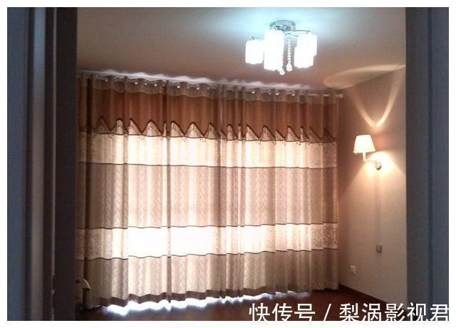 天花板|20W小县城三室二厅装修完毕,40平的大客厅和大露台,被吐槽像KTV