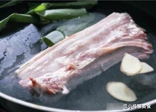 无论什么肉,越焯水越脏?40多年老厨:多加1步脏东西自己出来