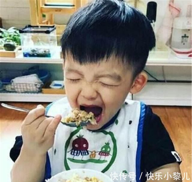 四岁女儿被鱼刺卡喉,家长用机智救了娃,医生:优秀的父母