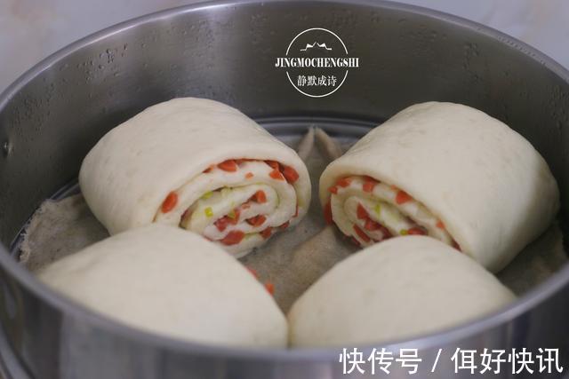 面粉换个做法，比包子简单，比馒头好吃，刚出锅孩子就吃了俩