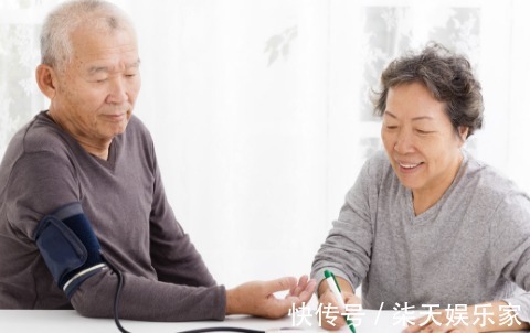 健康|高血压是怎么形成的高血压的人在喝水上应该注意什么