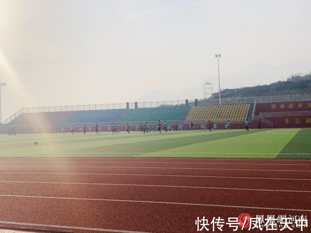 足球场|立长远 久久为功——鹅坡足球少年