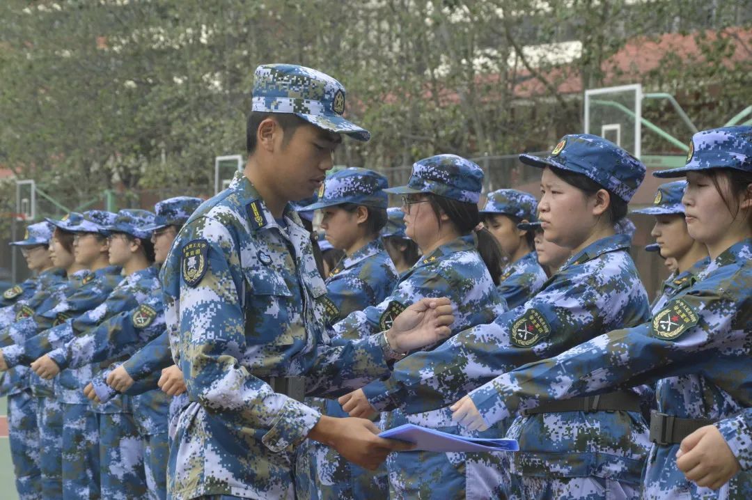 穿上军装的2021级新生，挥斥方遒|军训进行时 | 校区