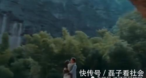 小魚(yú)兒|絕代雙驕：太勁爆！蘇櫻猛撲小魚(yú)兒求抱抱！鐵心蘭酸到?jīng)]眼看