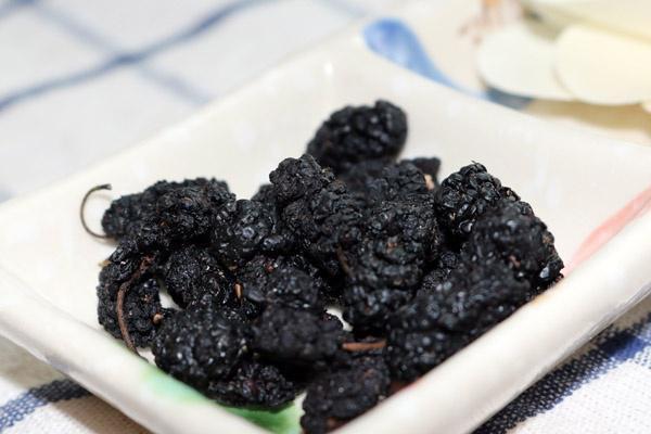 滋阴养颜|女性到了中年,想要保养脸蛋,不妨多吃此物,滋阴养颜显年轻