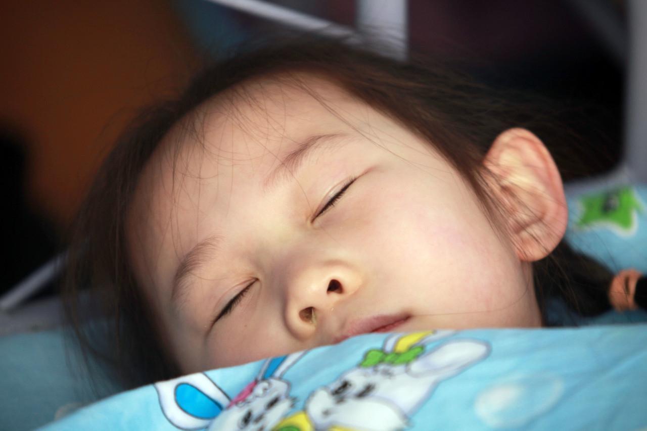 个子|劝告睡前少吃这4种食物,越吃越积食,个子还长不高