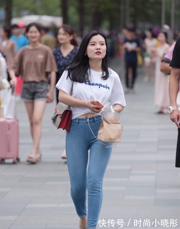 臀型 宽臀型女性偏爱牛仔裤搭配,美的惬意又清新,好看又自信