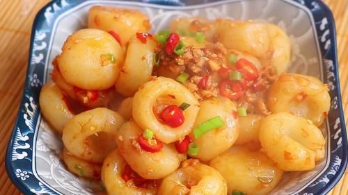 干锅土豆|土豆新吃法，很适合用来招待客人，做法新奇，比大鱼大肉还受欢迎