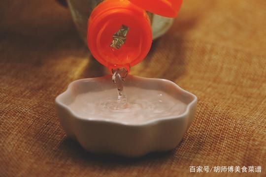 分为|醋分为白醋、陈醋、米醋，虽然只有一字之差，但是用法功效大不同