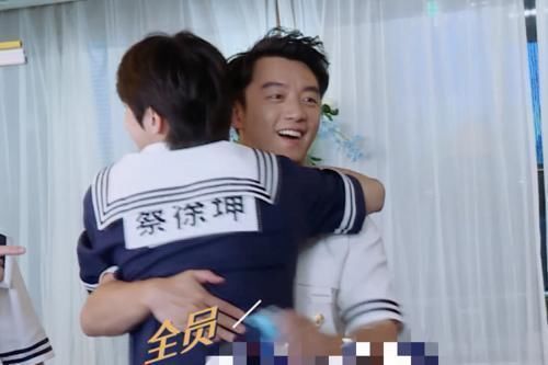 跑男|跑男收官,姚譯添關注列表少了3人,感動的眼淚生生給憋回去