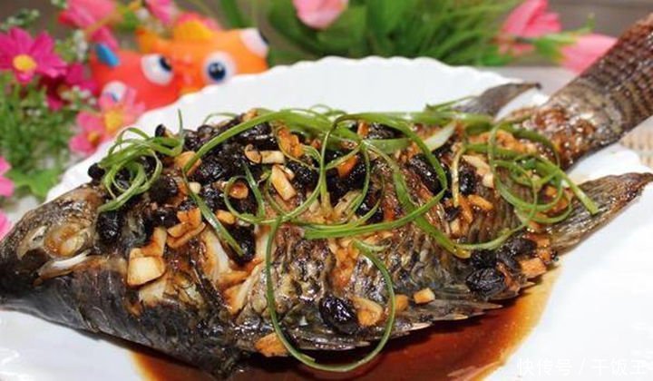 香煎鸡翅,酱香茶树菇炒牛肉,尖椒熘肥肠,蒜蓉豆豉烧福寿鱼