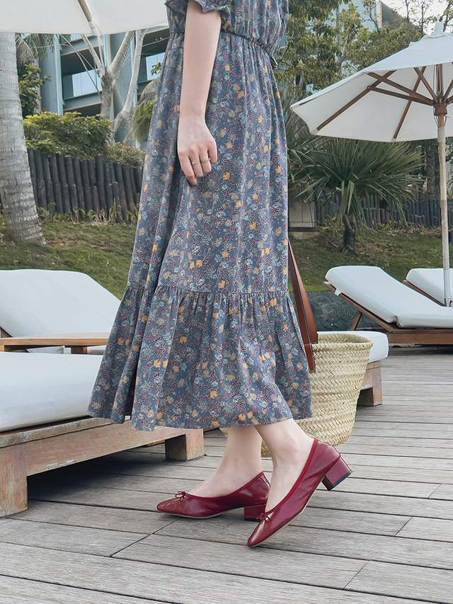 高跟鞋 秋季,穿什么鞋才洋气,今年流行穿“羊皮”粗跟平底鞋,舒适优雅