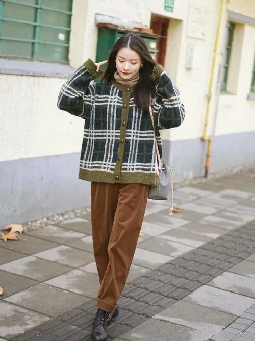  针织开衫|什么是“减法穿搭”？就用万能的打底衫，穿出不同风格的高级感