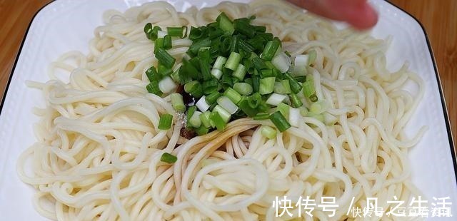大碗|喜欢吃面条的要收藏，早餐面条懒人做法，孩子一大碗都不够吃