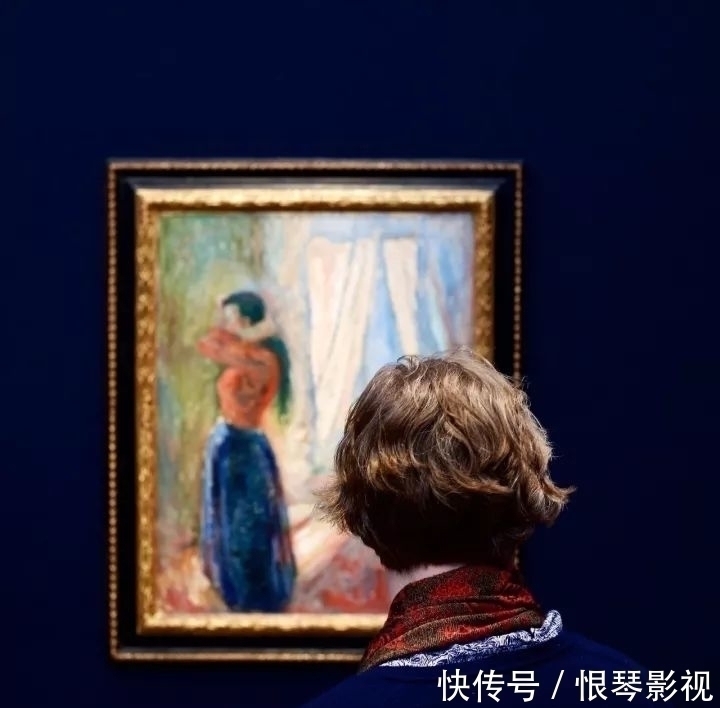 名画&他花2年时间,拍下1000个“撞衫”的人:撞衫不可怕,可怕的是……