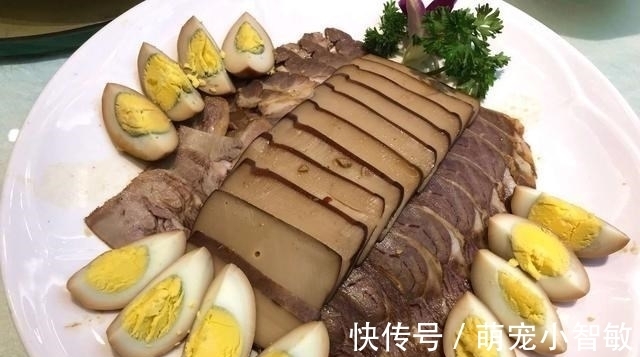 五一请外地朋友下馆子,14道菜花了900元,却被吐槽:太寒酸