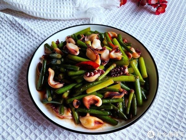 天气转凉，这菜可常吃！温和不辣口，配它炒一炒，鲜嫩好吃又开胃
