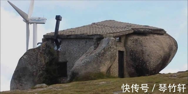 房子$世上最疯狂的房子：建在两块巨石夹缝中没水没电，能住人吗？