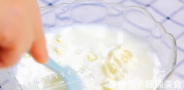 蓝莓|营养早餐这么做，无油无糖超简单，闺女闻着香气起床，一碗不够吃