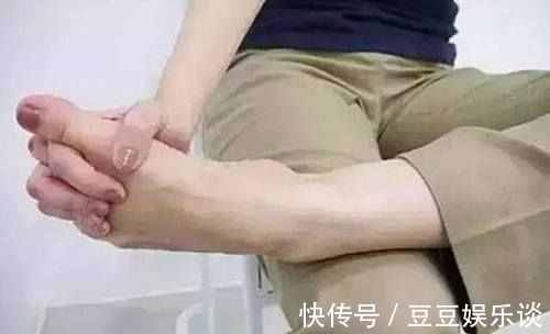 脚趾|睡前足背拉一拉,通经活络,比按摩有效,方便还好学!