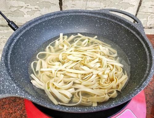 豆腐皮换一种新吃法,香辣开胃,简单一拌,超爽口