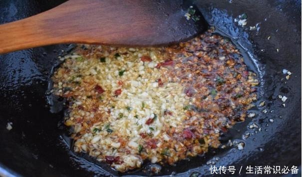 海鲜|半斤鲜虾,半斤花蛤,1把金针菇,烤出“海鲜大咖”,吃得超过瘾