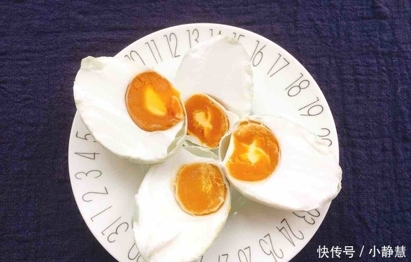 咸鸭蛋自己在家就可以做!配方和比例教给你,干净又好吃!