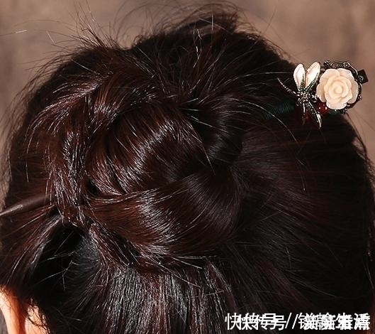 马尾|女人再漂亮,也别披散头发!大年初一绑“低马尾,美得人人羡慕