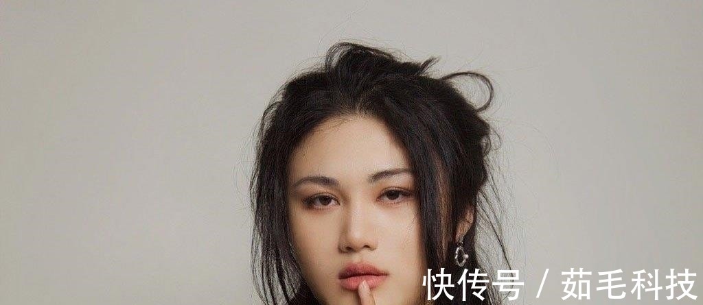 《中国好声音》凡清，天生烟嗓又是创作才女，父母都很低调
