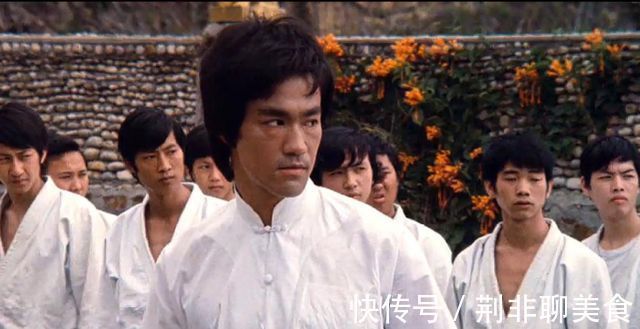 富贵浮云|李小龙有多强悍?体脂仅3%,后背练出“圣诞树”普通人很难达到
