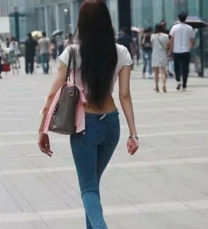 厉害|厉害了,那么紧的牛仔裤也要硬往里面塞,网友尴尬癌都犯了