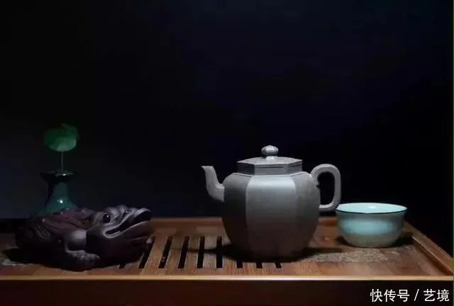 而一个人最大的教养，不是礼貌，也不是客气，能够做到这三点，才会让人舒服！