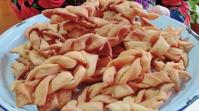 面粉中打入4个鸡蛋,不蒸不烙不煮,出锅孩子抢着吃,给肉也不换