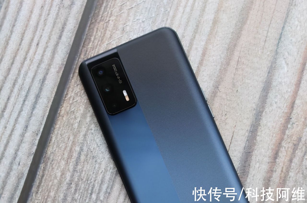 闪充|12GB+256GB+65W闪充，现已重回1599元，6400万三摄旗舰加速清仓