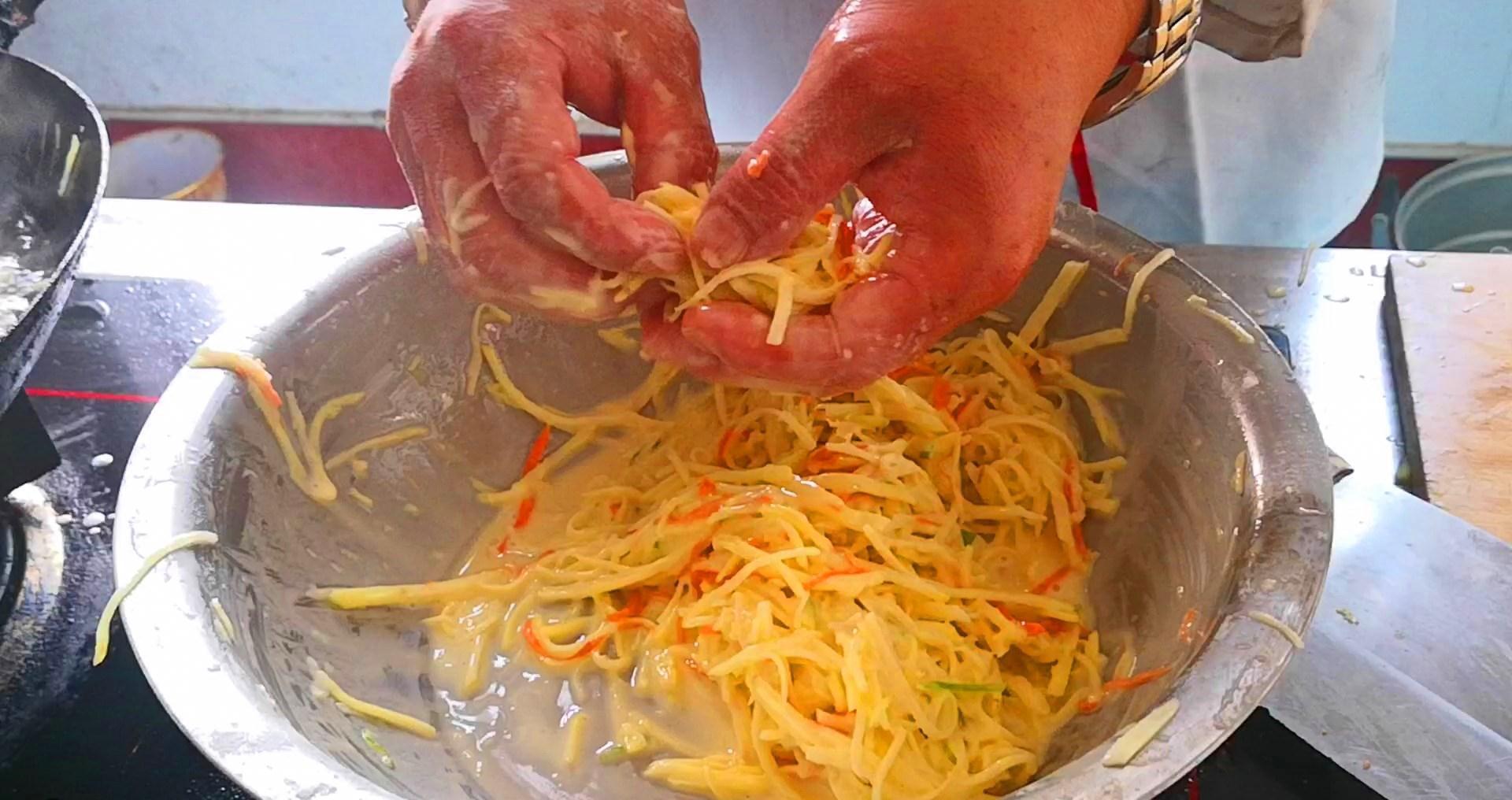 天冷了,最爱做此丸子吃,比萝卜丸子和肉丸子都香,小朋友特喜欢