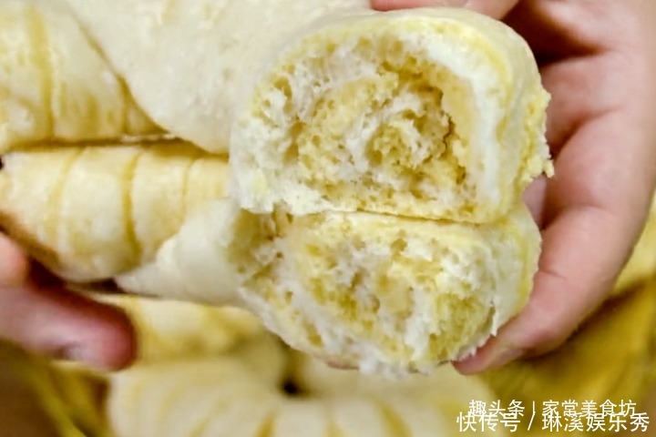 蒸鸡蛋馒头|蒸馒头时,别再用清水和面了,试试此做法,馒头暄软劲道,营养高