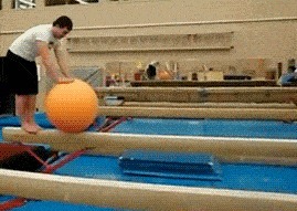 |搞笑GIF笑话:还好没人看到,继续喝我的八二年咖啡