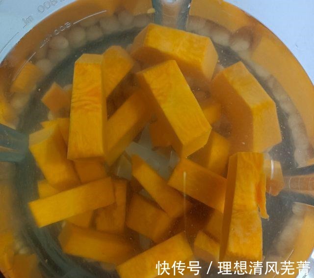 南瓜|南瓜豆浆,微凉的早晨喝杯热乎乎的豆浆吧!