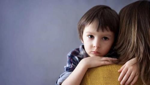 心理学家：孩子常用这“姿势”睡觉，暗示内心很孤单，家长别忽视