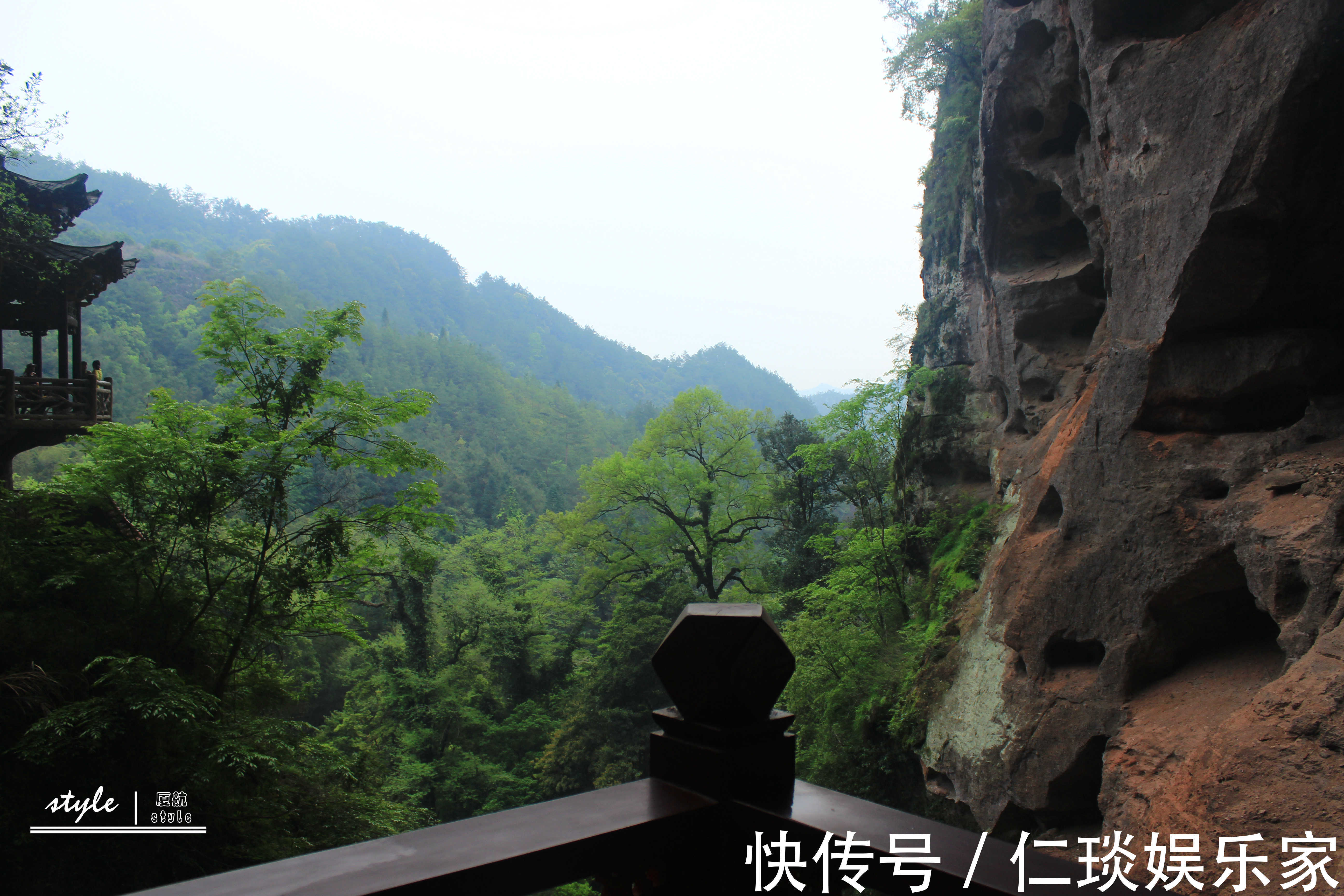 游客|中国最神奇的悬空寺庙，建在悬崖边上，游客络绎不绝，香火不断