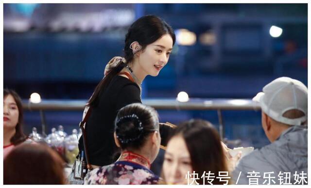 颖宝|赵丽颖现身桂林录制《中餐厅》，机场照瘦成筷子，离婚后气质堪忧