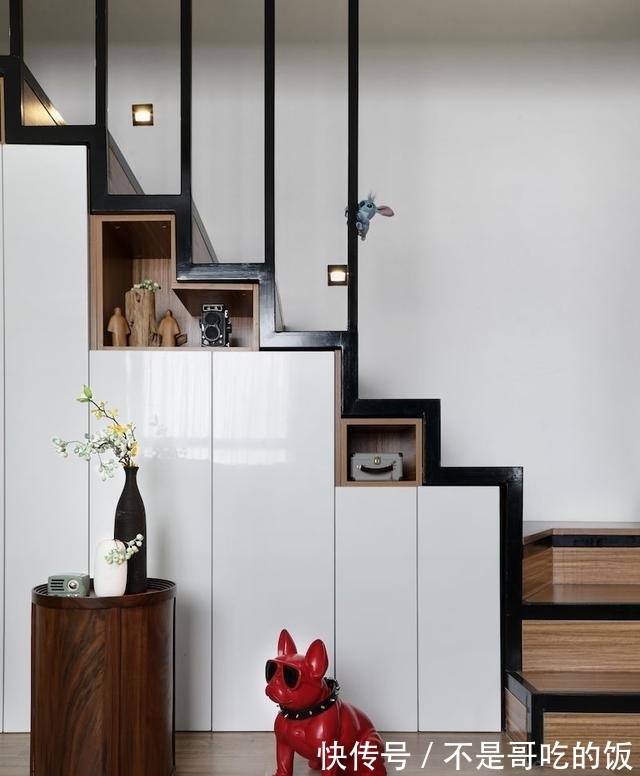 边桌|买不起学区房大房子,一家四口蜗居47平,设计师爆改成三室一厅