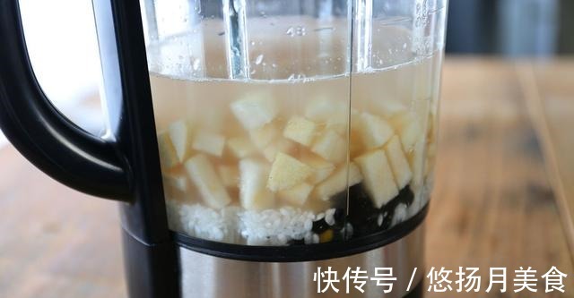 秋天早上喝一杯暖暖的米糊，营养全面，生津润燥！