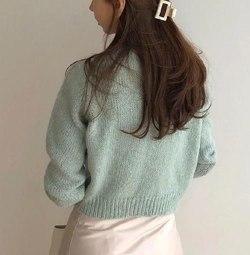 今年的小风，和毛衣针织衫更配！做一个温柔如水的女人