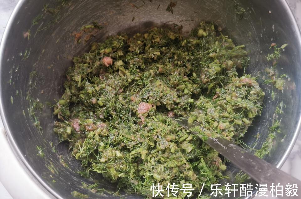 花生油|夏天吃饺子这馅真好吃,皮薄馅大汤汁四溢,出锅连吃40个真过瘾