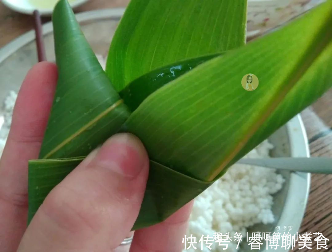 香菇|端午节将至，教你做鲜香味美的咸蛋黄肉粽，软糯诱人，吃了还想吃